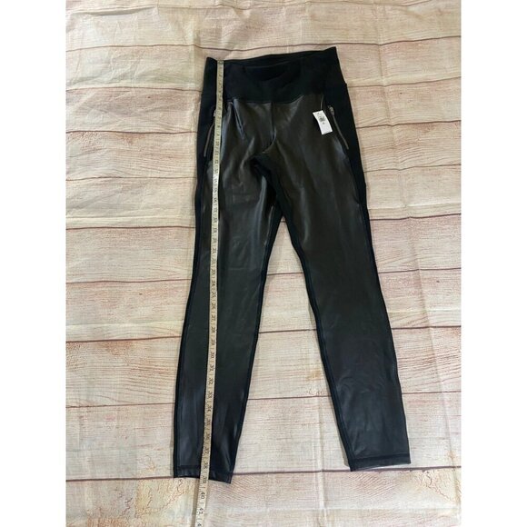 NWT Old Navy Women's Black Faux Leather Athletic Leggings - Med/Tall - Picture 2 of 13